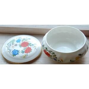 Aynsley "Famille Rose" Covered Round Trinket Box Jar Powder Dish